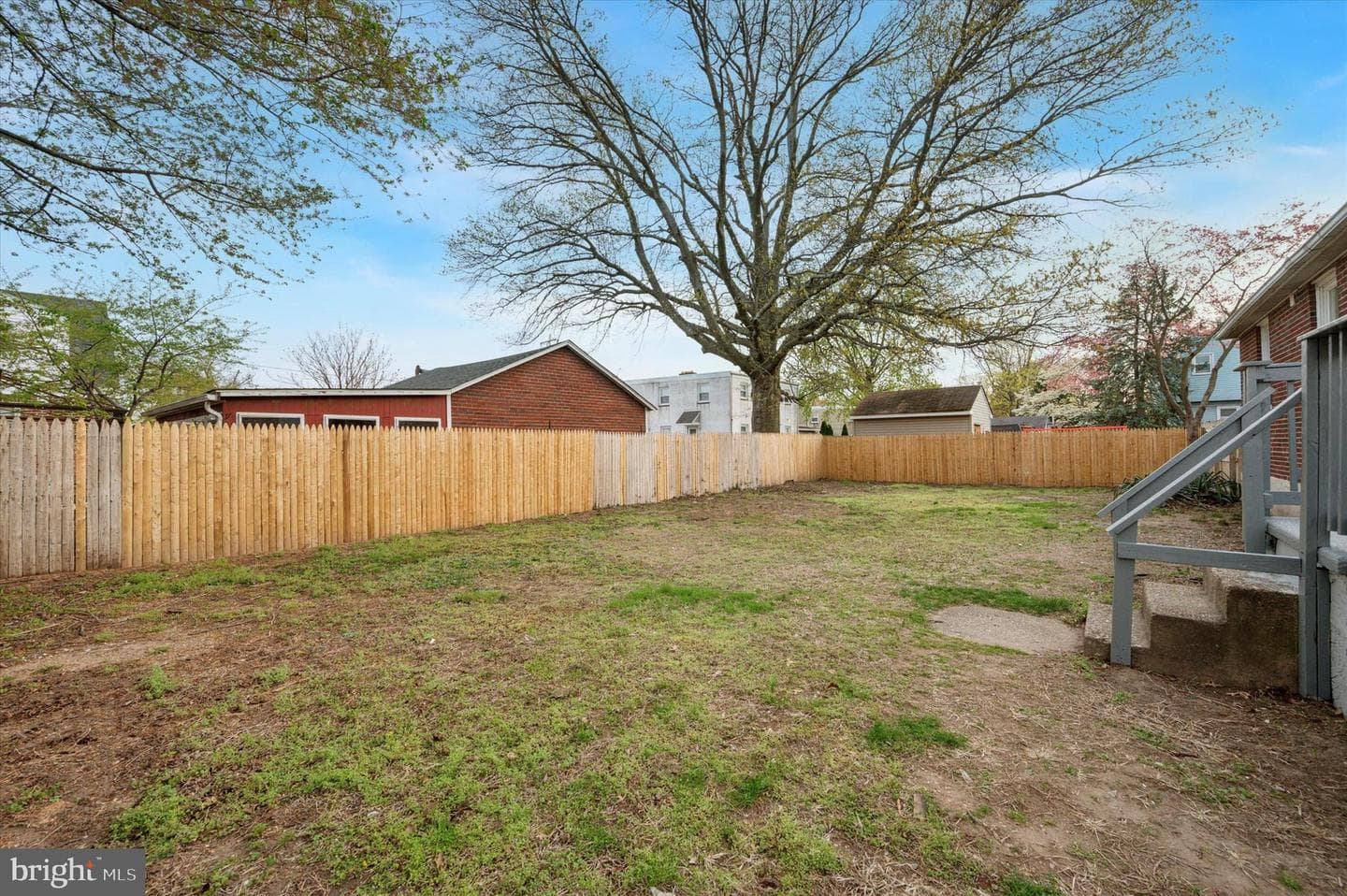 327 Seneca Street photo 21