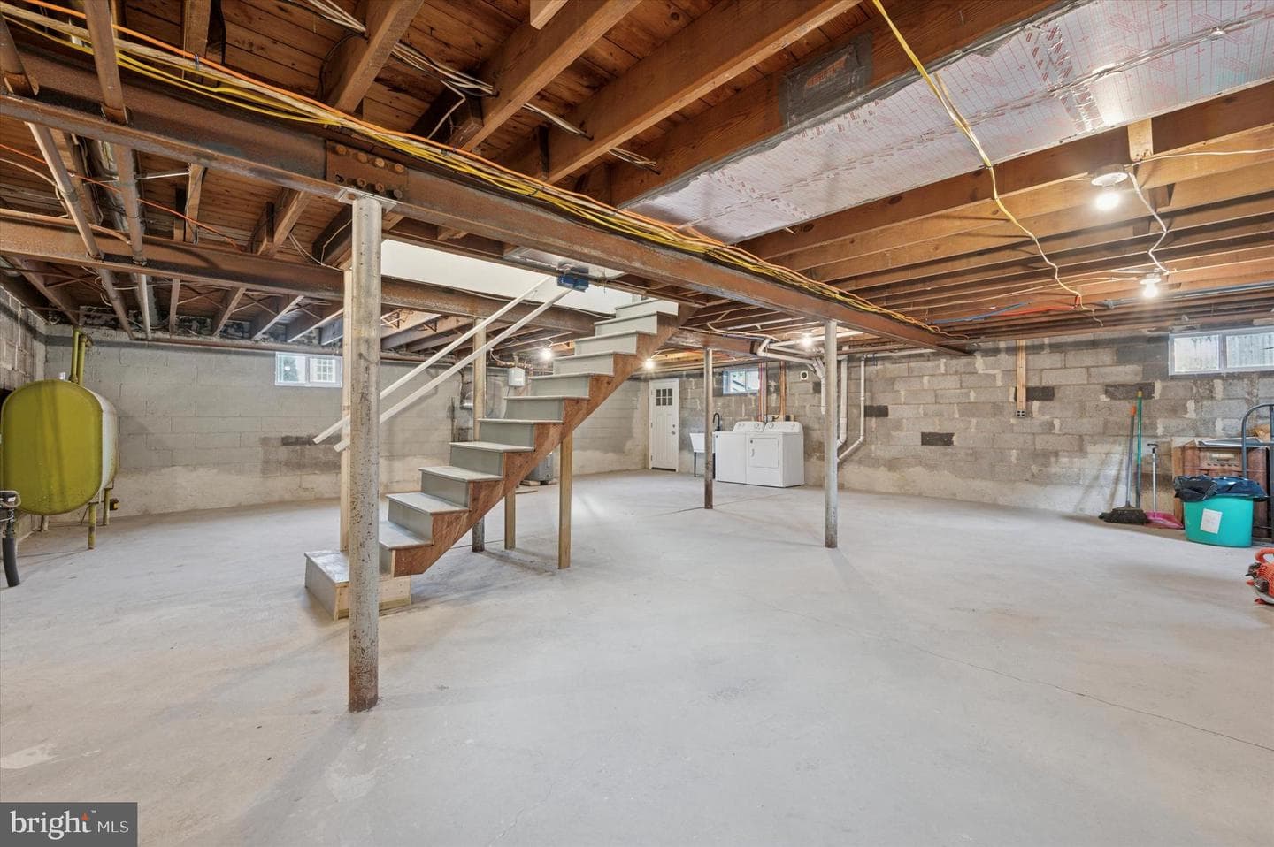 327 Seneca Street photo 23