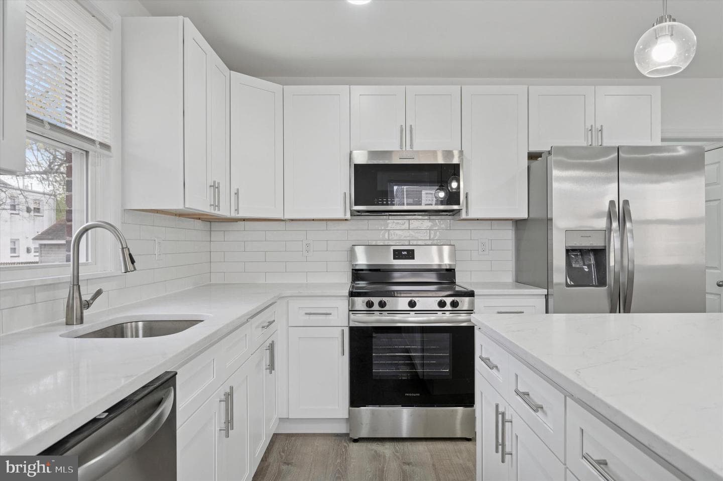327 Seneca Street photo 5
