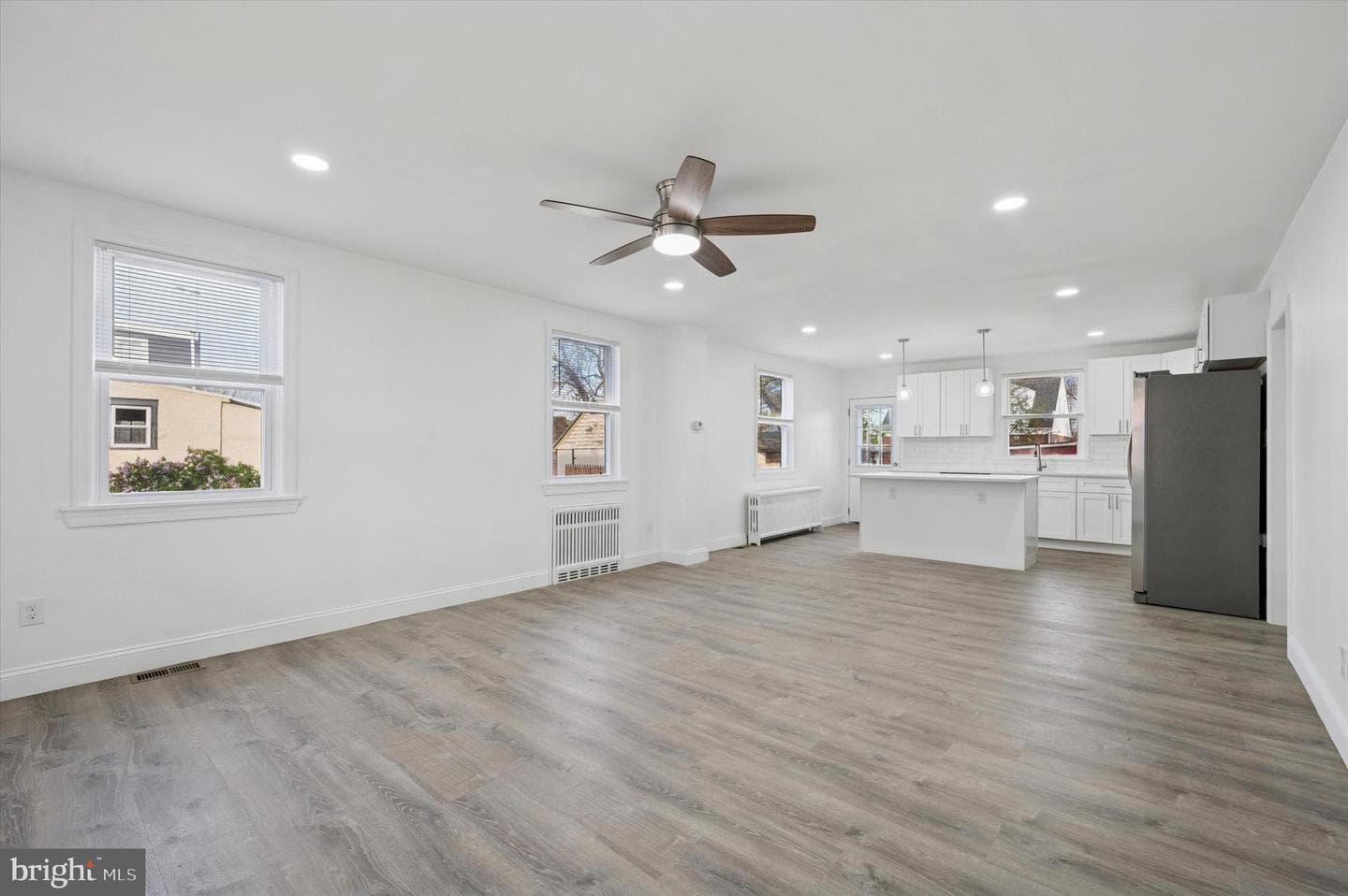 327 Seneca Street photo 8
