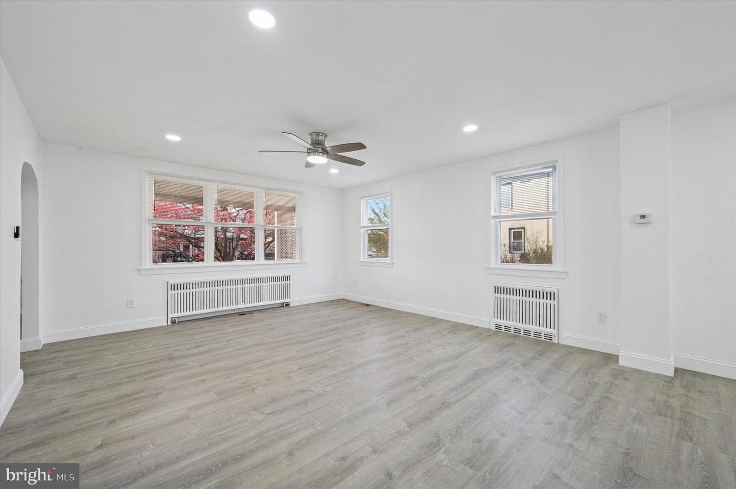 327 Seneca Street photo 9