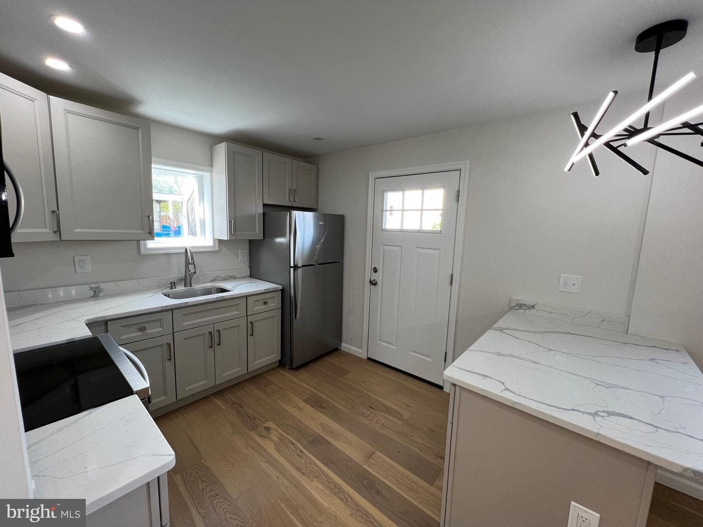 105 Mackenzie Avenue photo 8