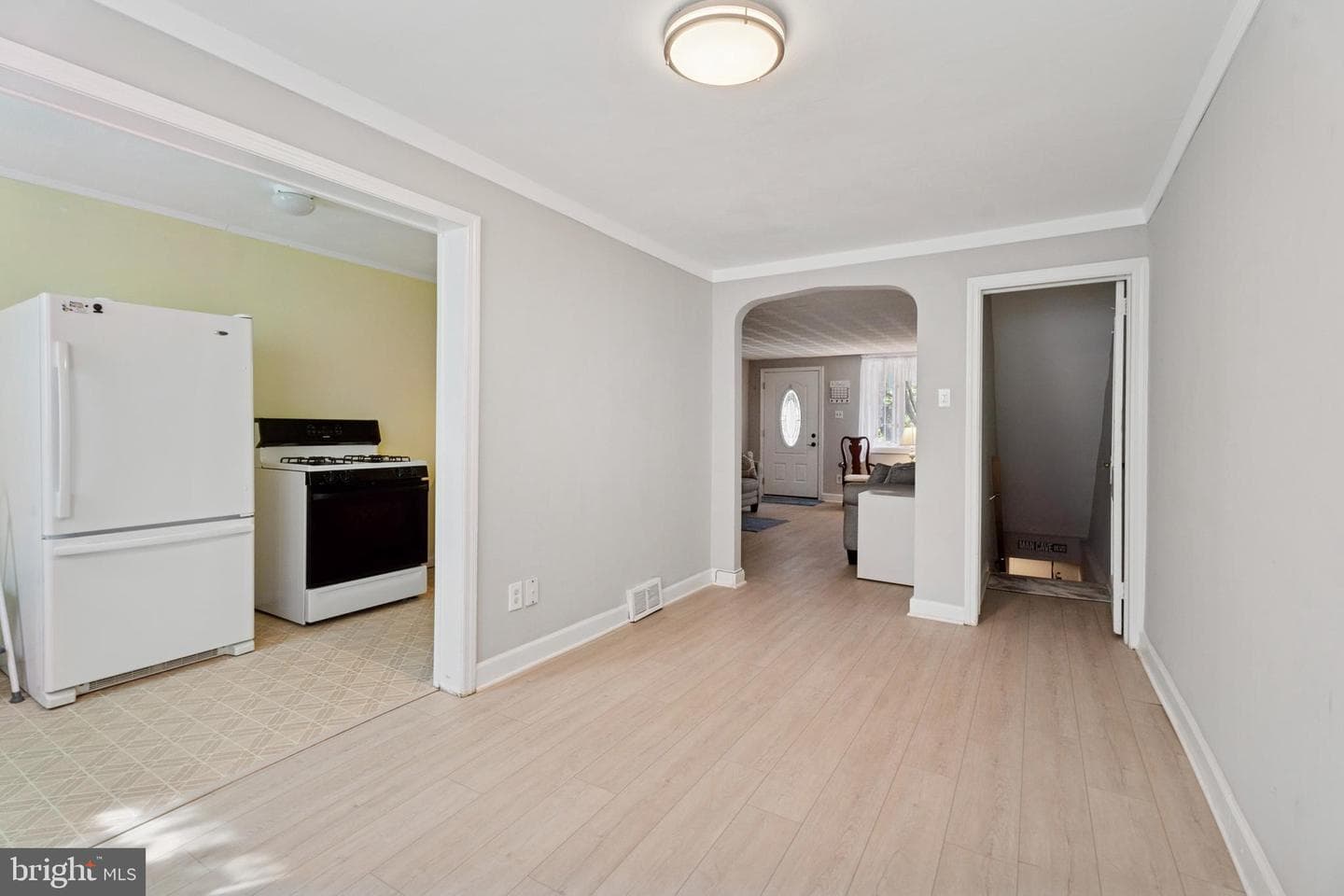 329 N Oak Avenue photo 6