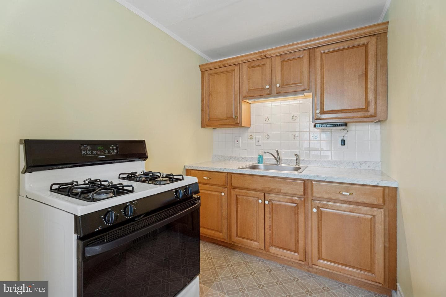 329 N Oak Avenue photo 8