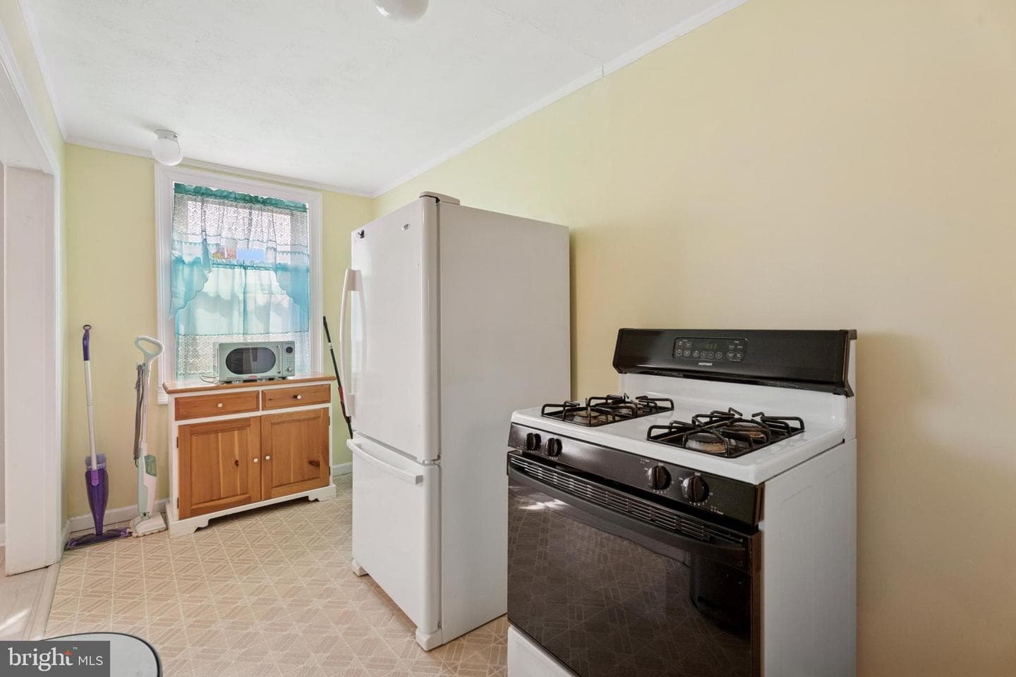 329 N Oak Avenue photo 9