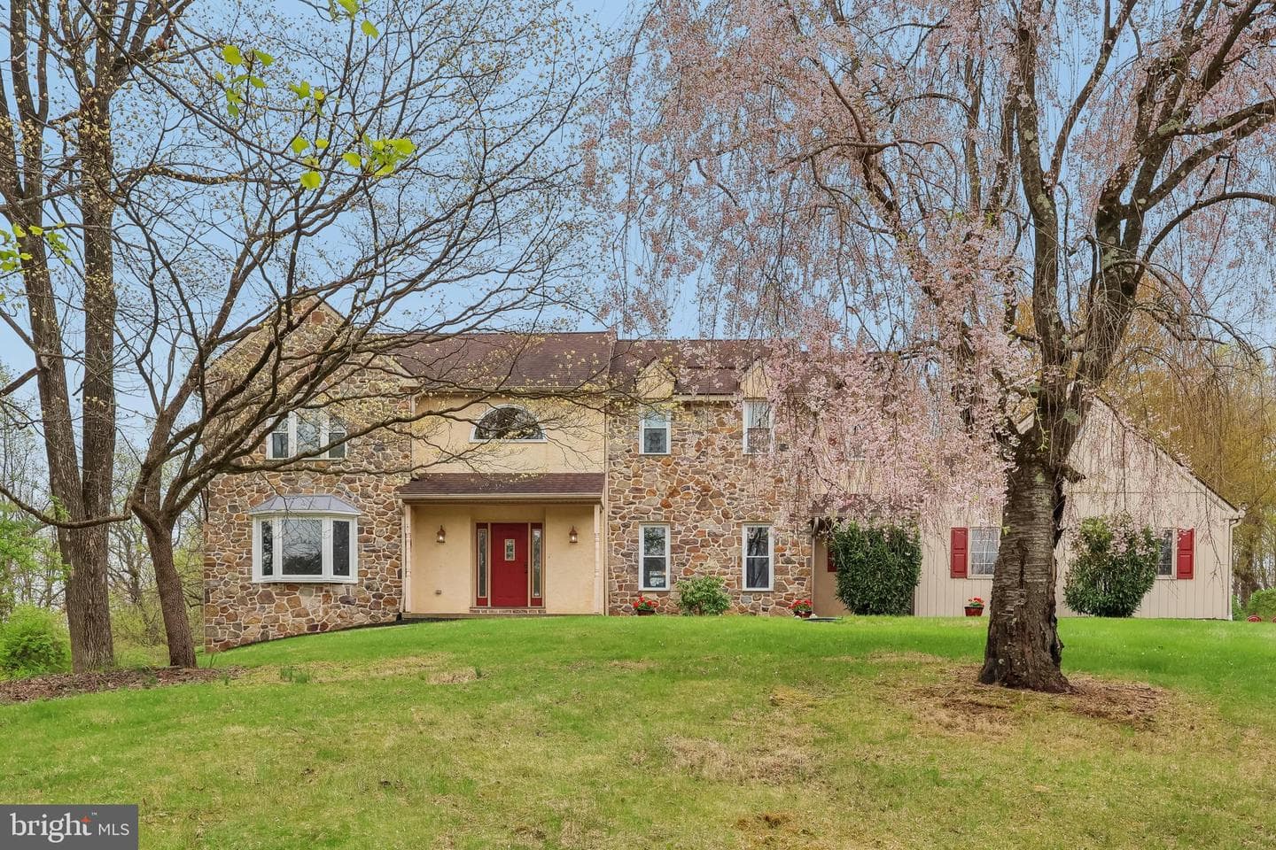 16 Springwater Lane photo 3