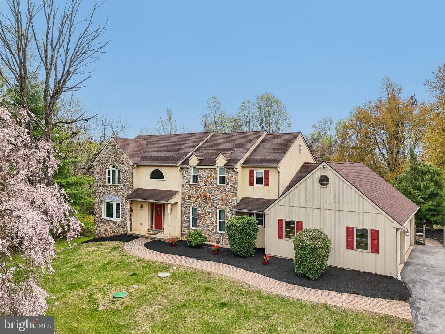 16 Springwater Lane photo 7