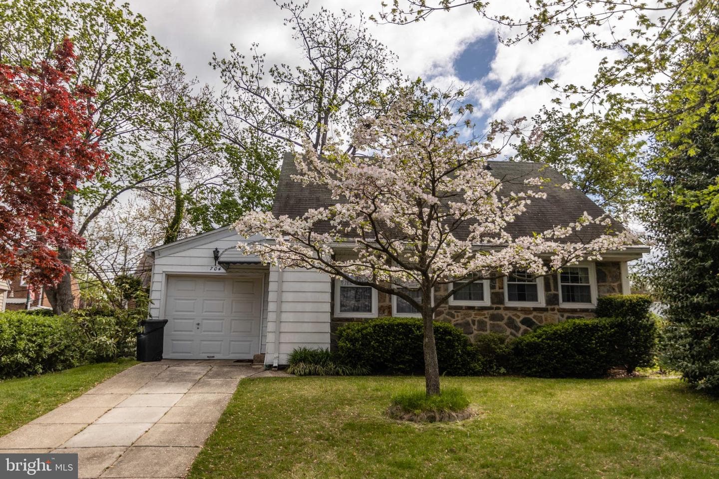 704 Hood Road photo 1