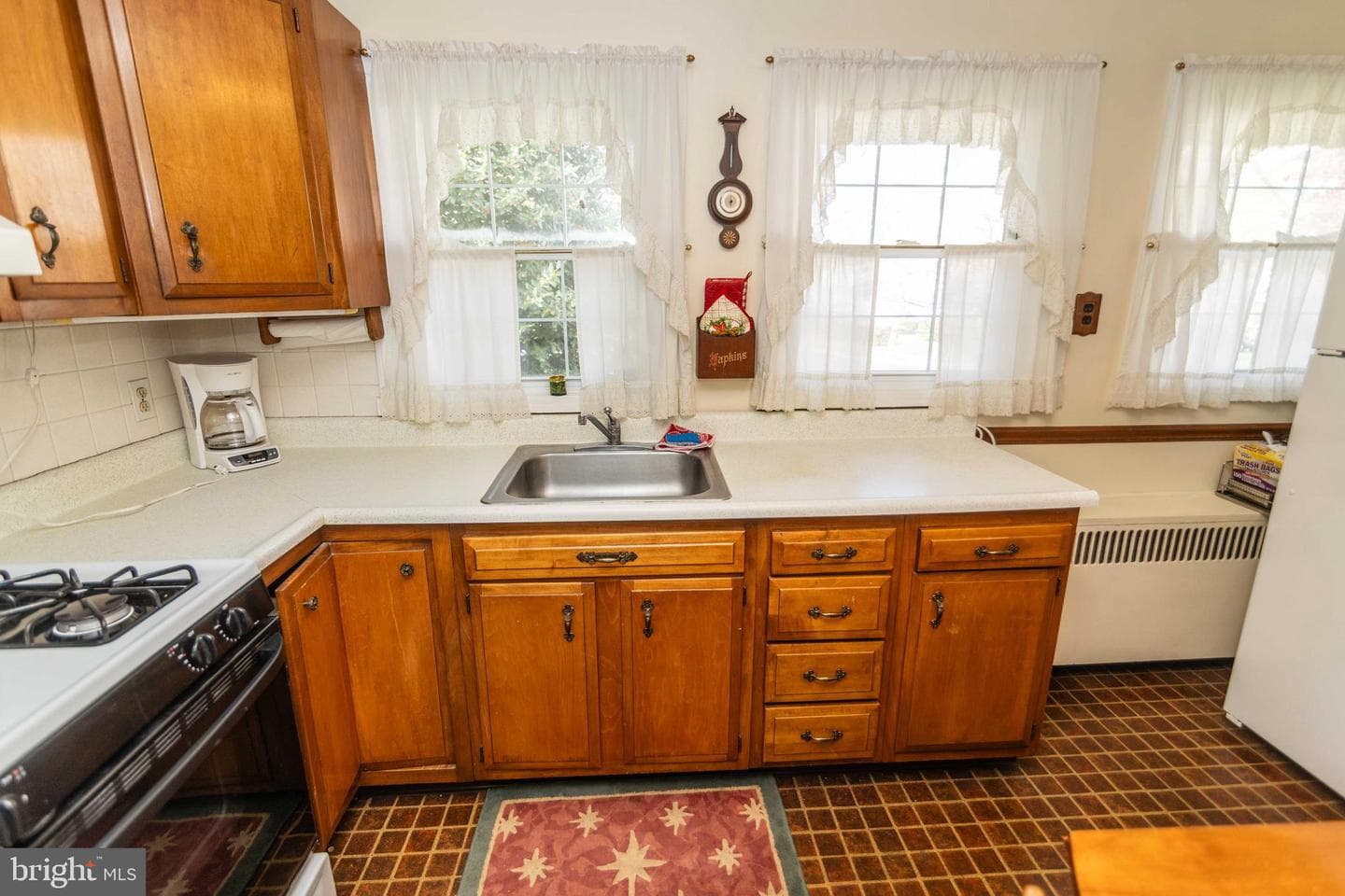 704 Hood Road photo 9