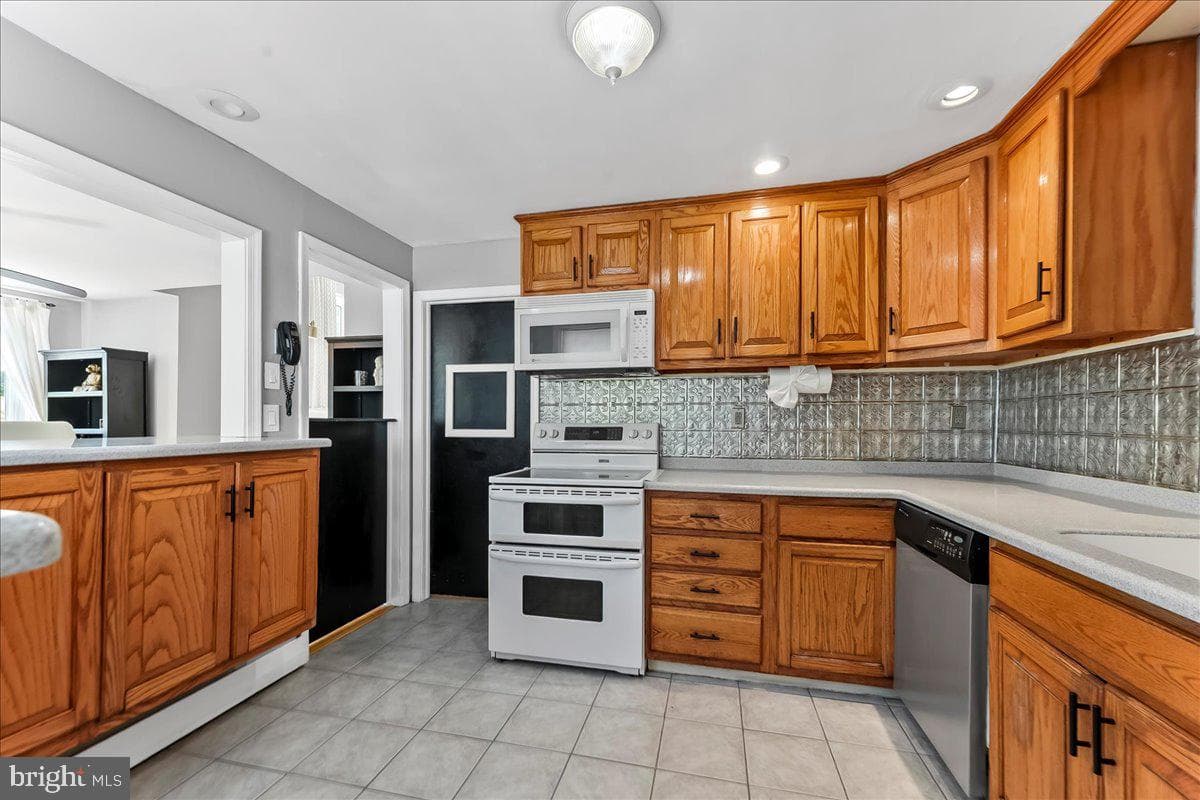 37 Bolling Circle photo 10