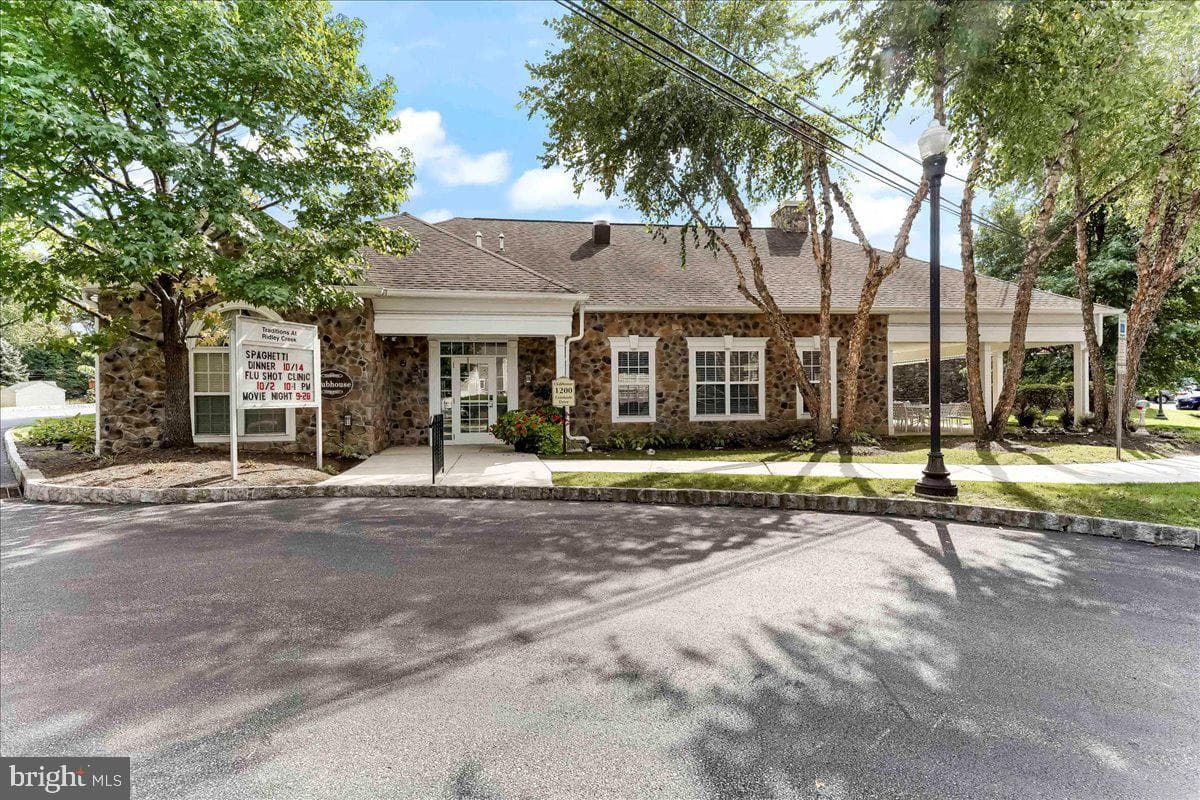 521 Creekside Drive photo 28