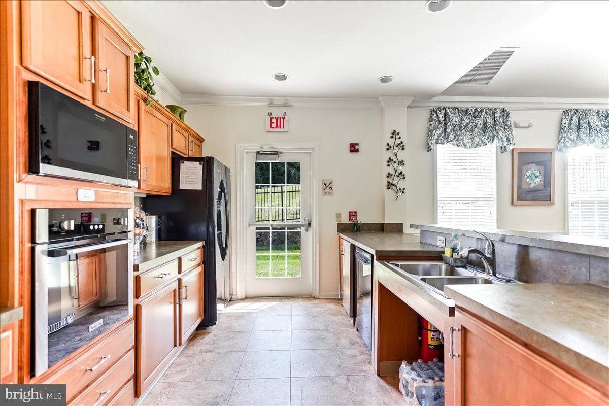 521 Creekside Drive photo 32