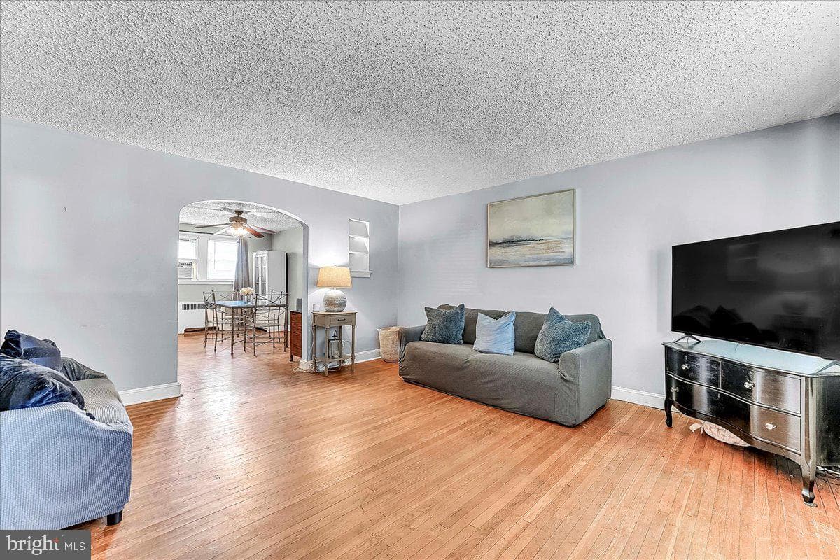 232 E Greenwood Avenue photo 3