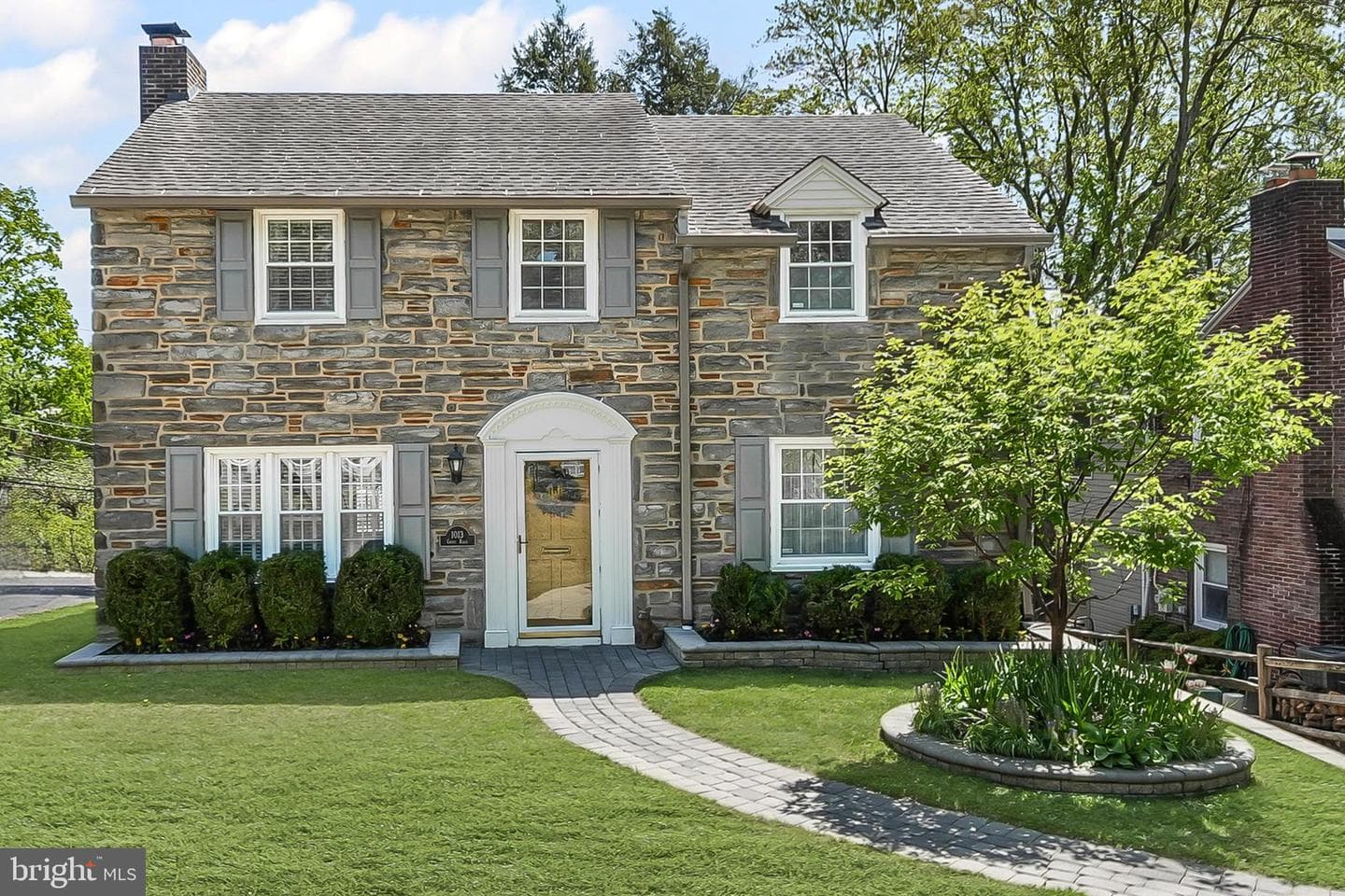 1013 Crest Road photo 1