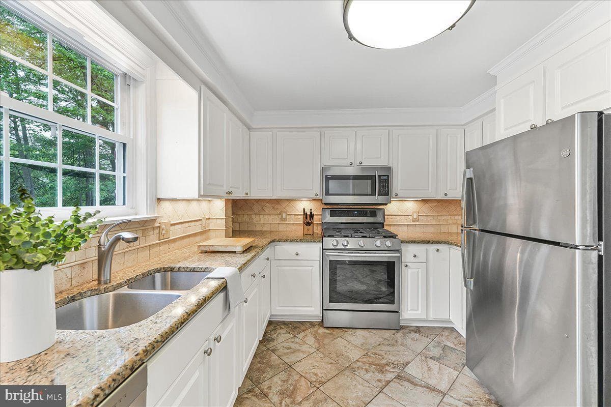 1013 Crest Road photo 10