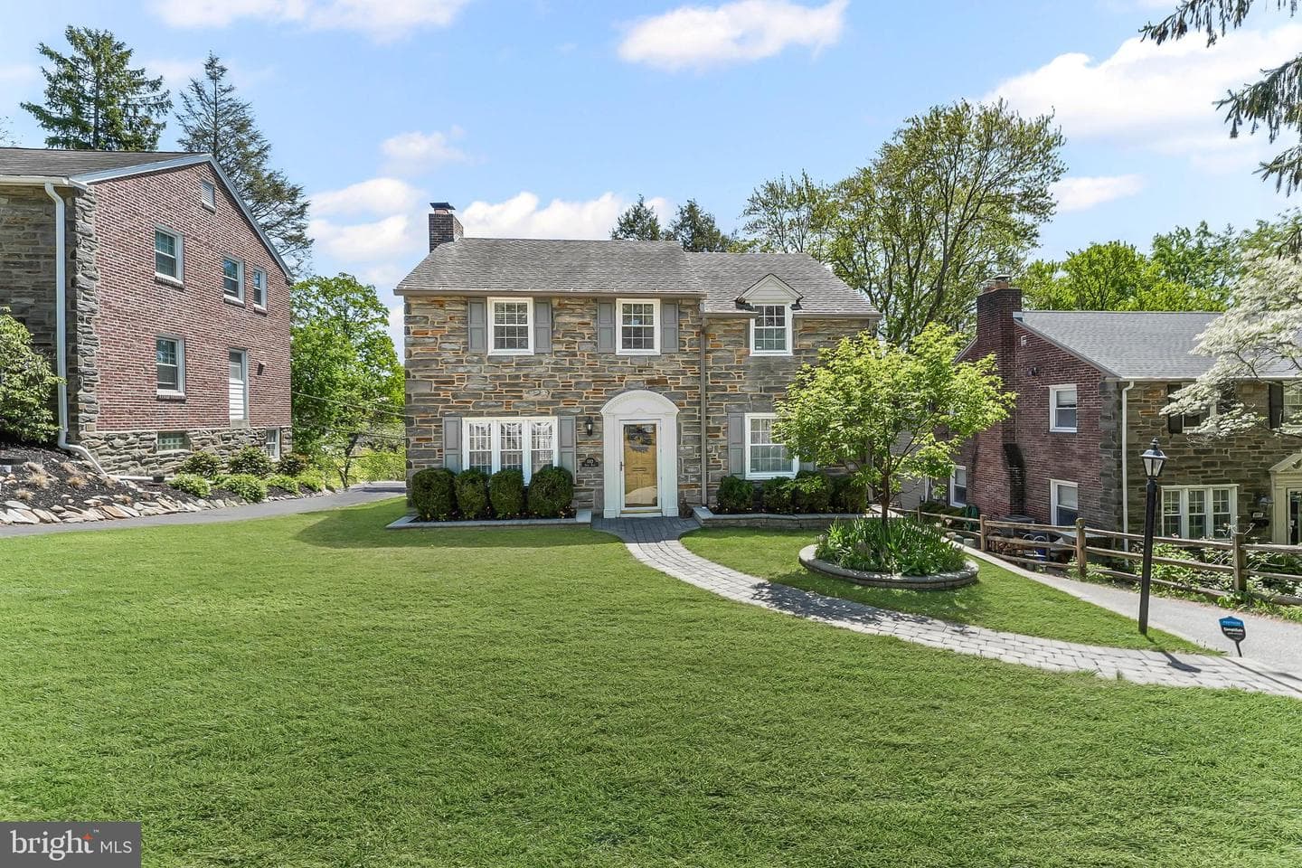1013 Crest Road photo 3