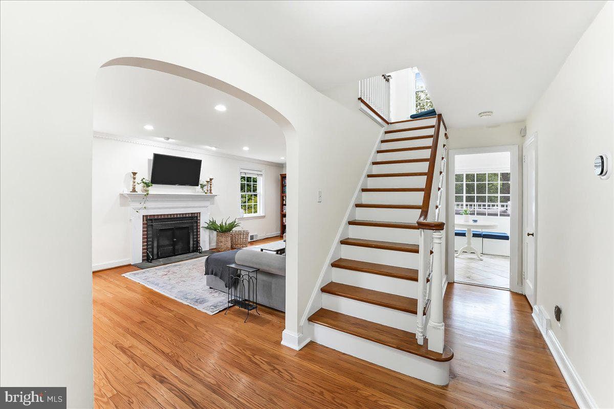 1013 Crest Road photo 5