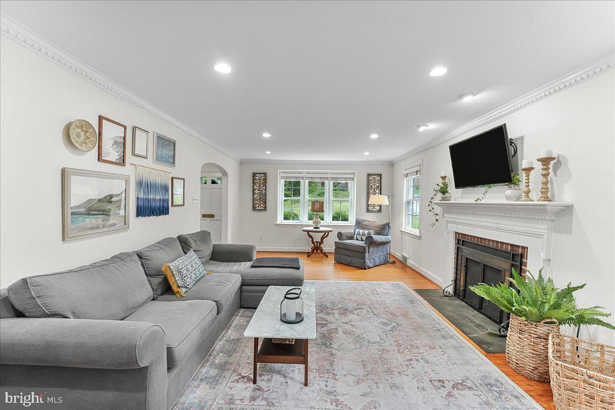 1013 Crest Road photo 7