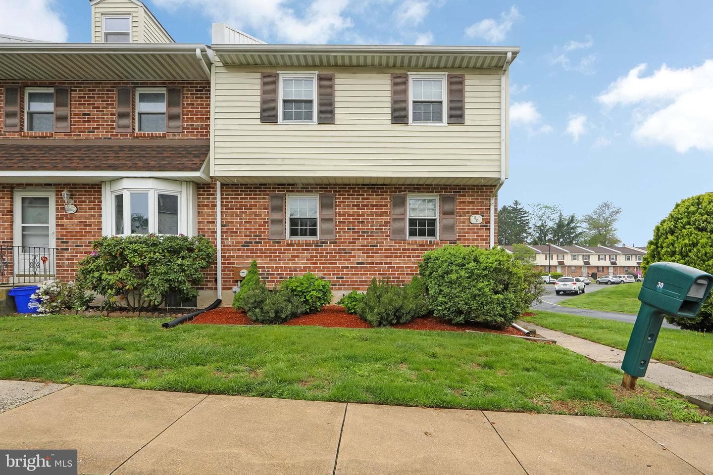 30 Colonial Circle photo 2