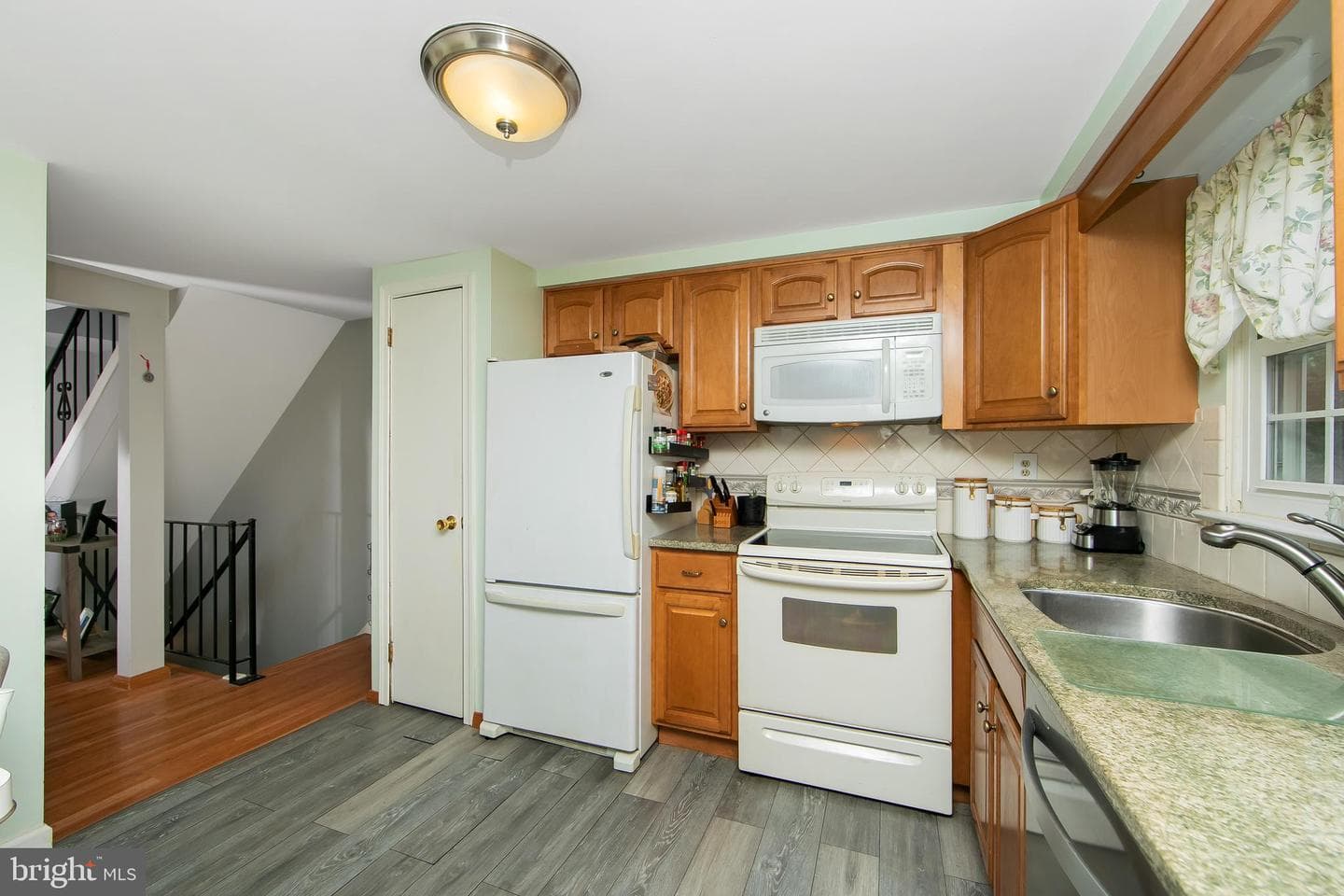30 Colonial Circle photo 22