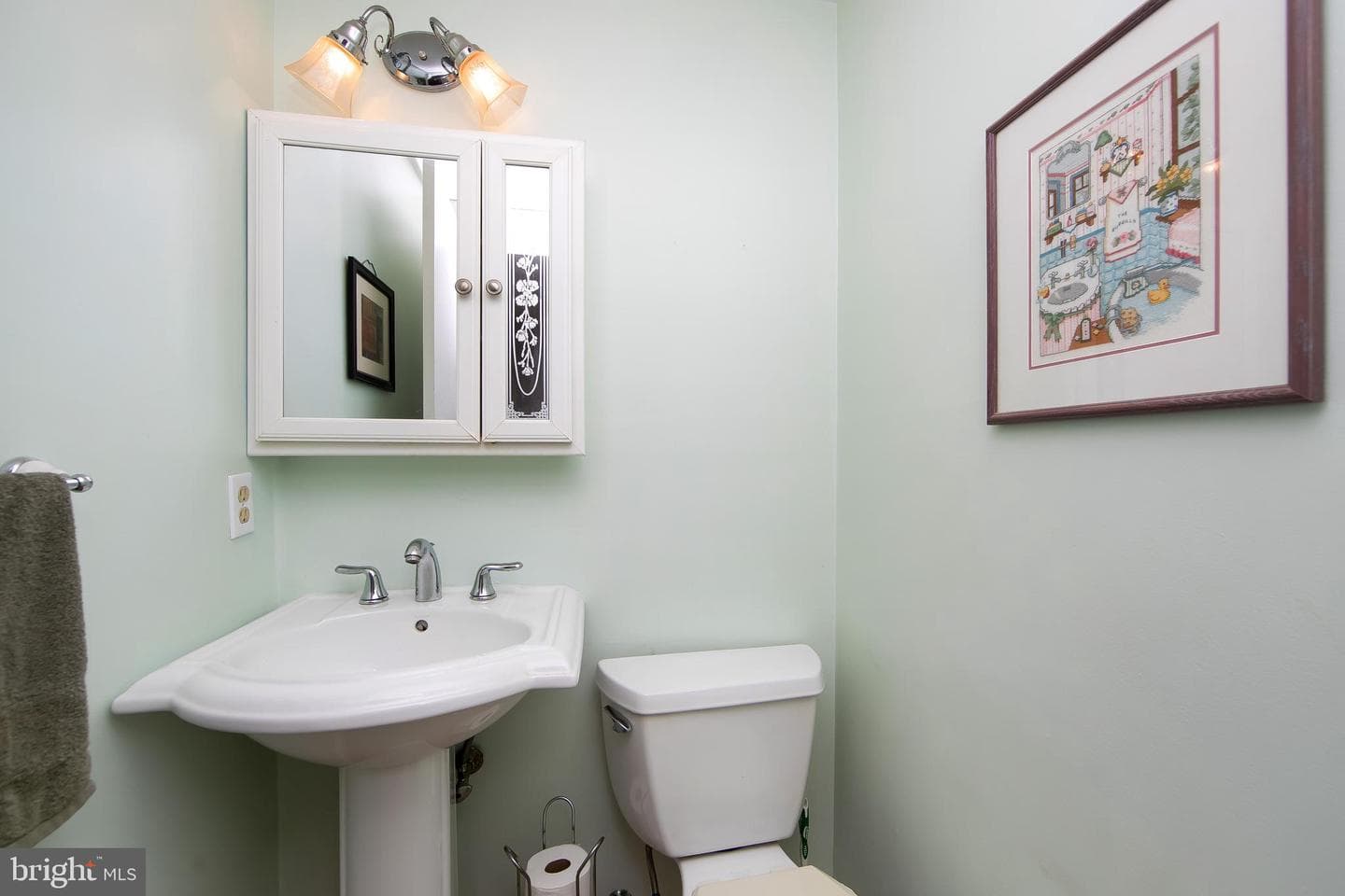 30 Colonial Circle photo 24