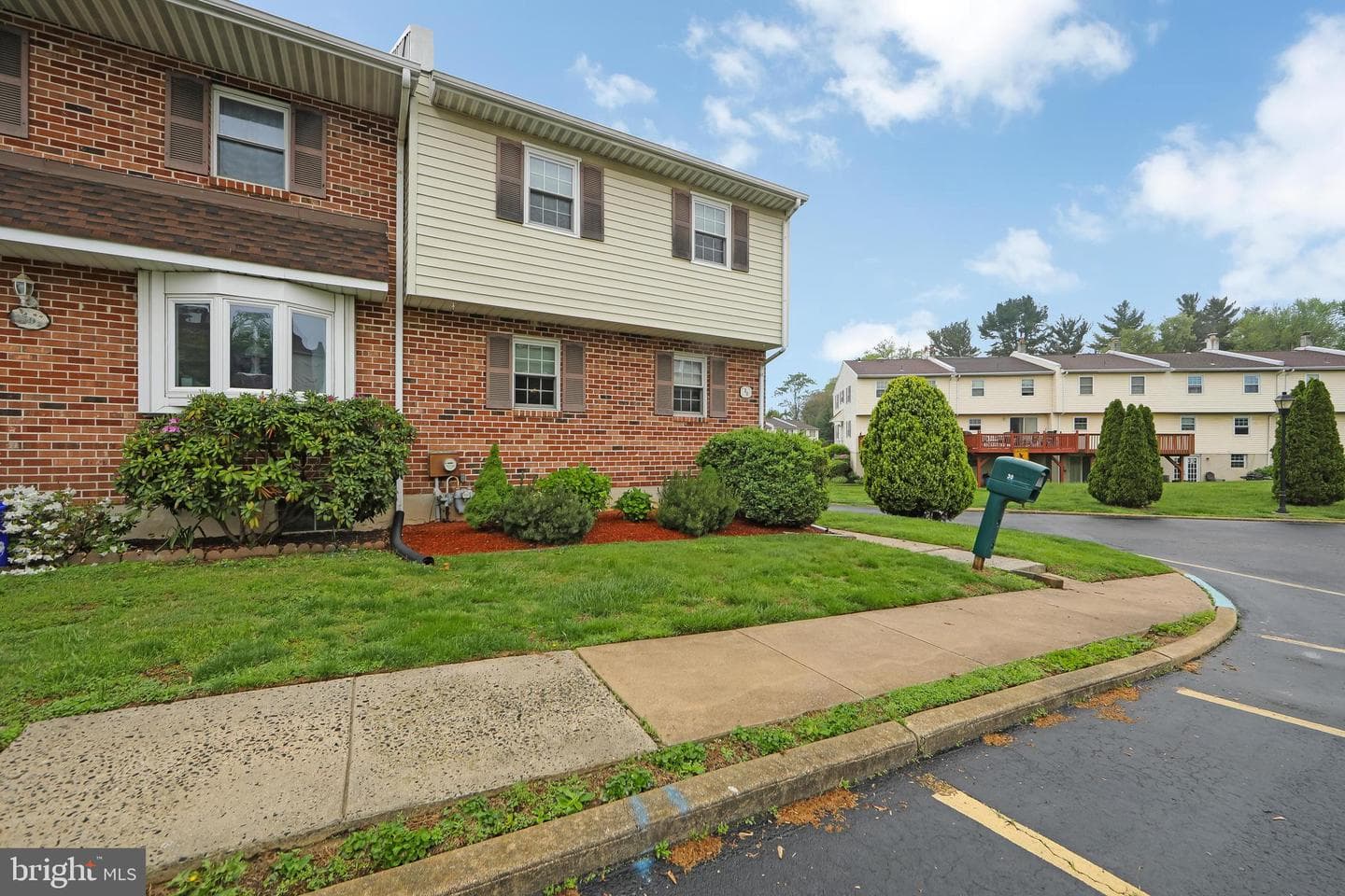 30 Colonial Circle photo 3