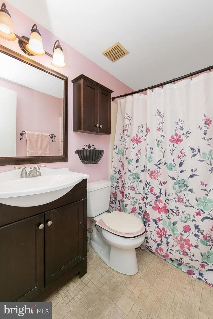 30 Colonial Circle photo 33