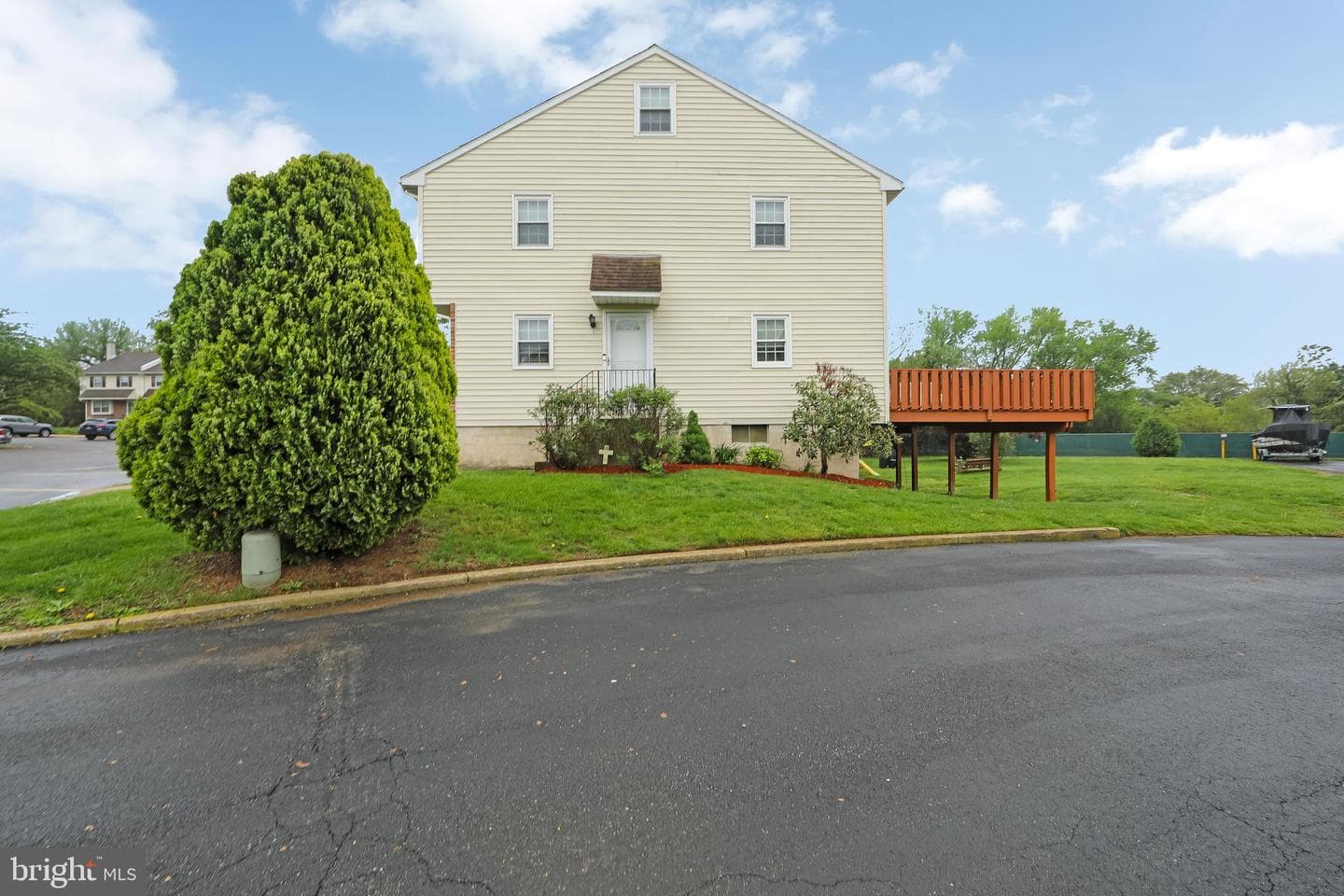 30 Colonial Circle photo 4