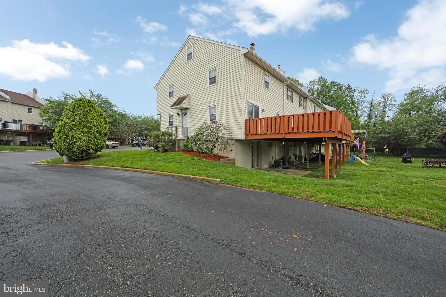 30 Colonial Circle photo 5