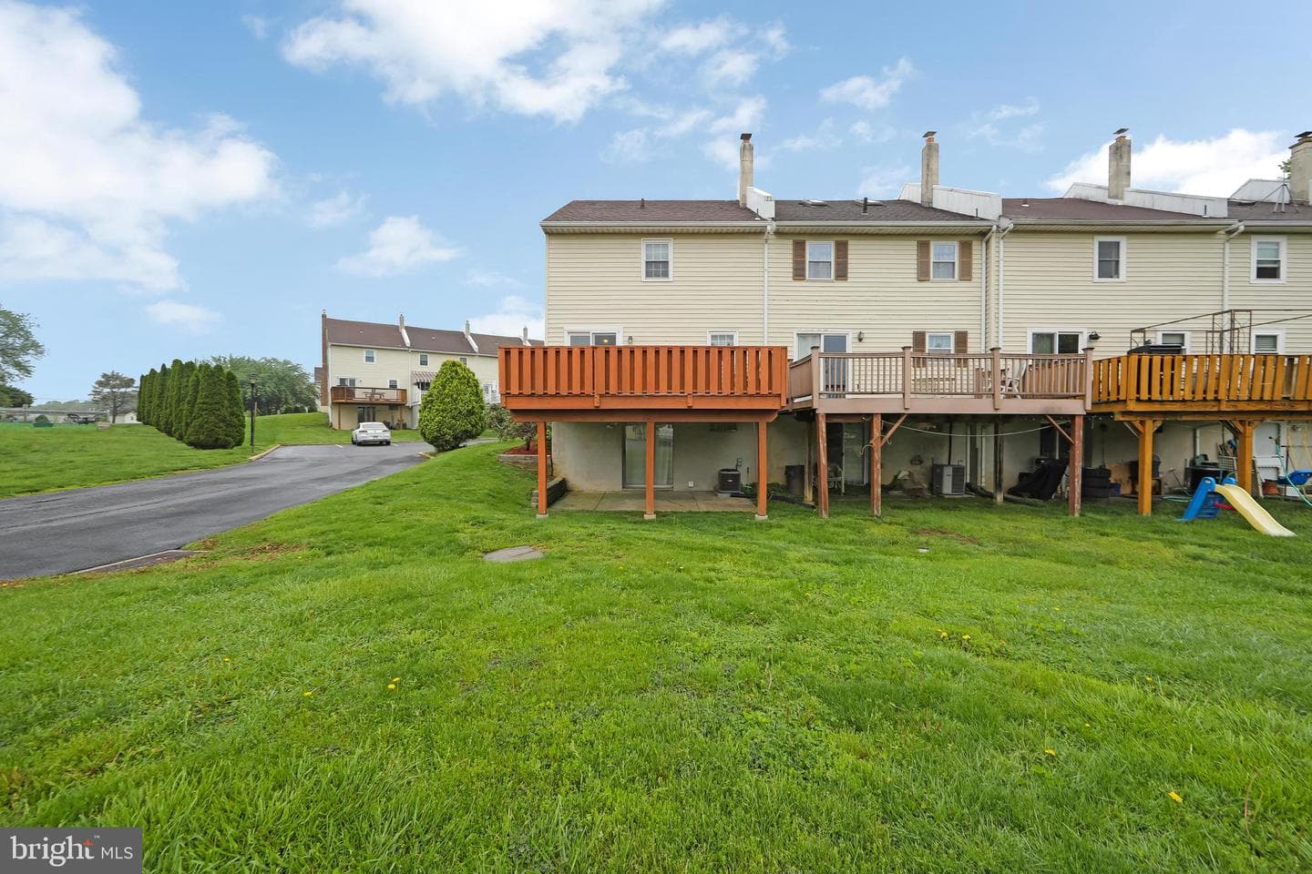 30 Colonial Circle photo 6