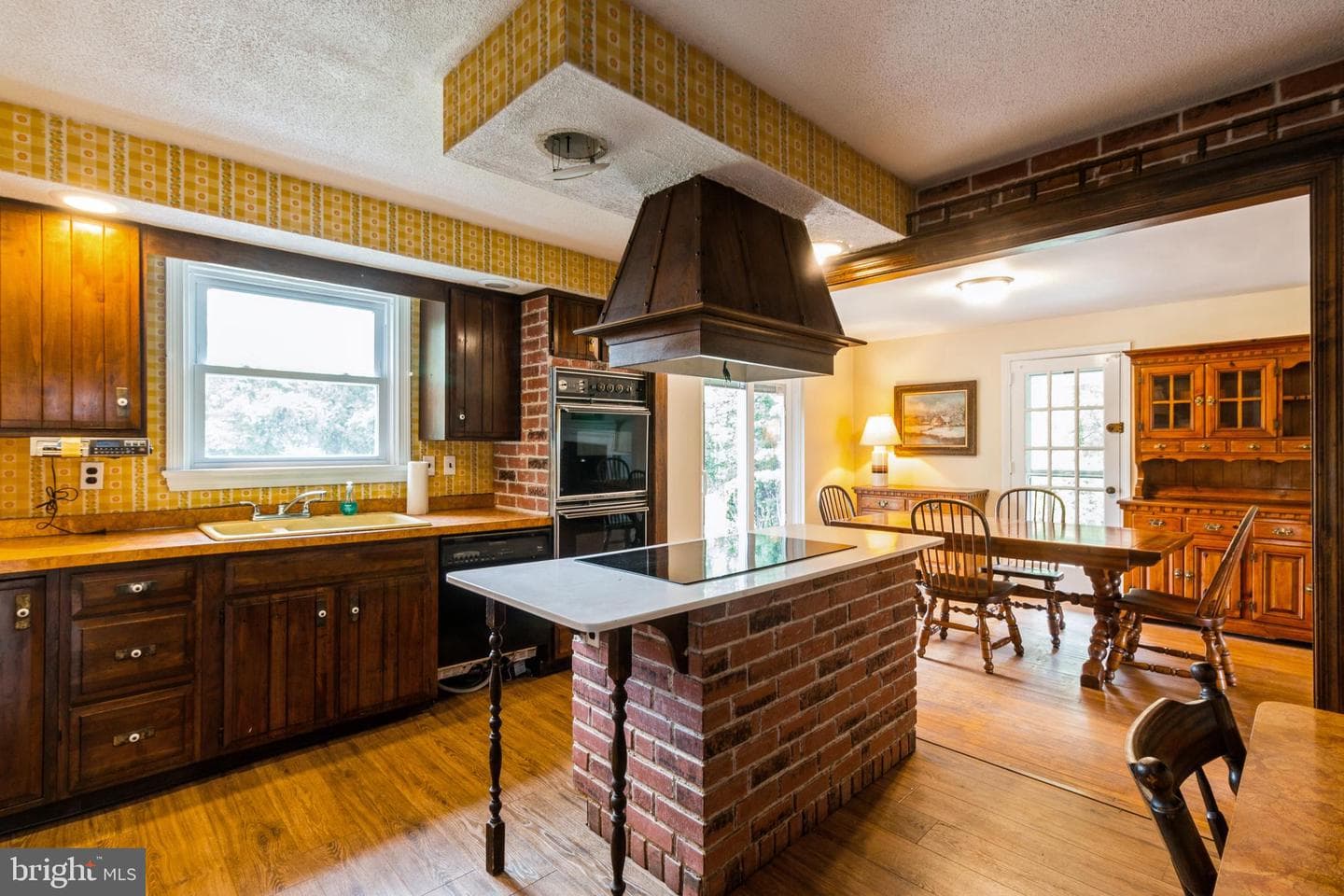 1008 Richmond Road photo 6