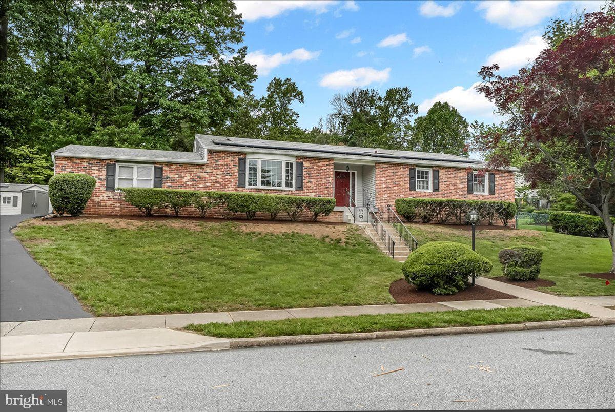 1795 Hillcrest Lane photo 4
