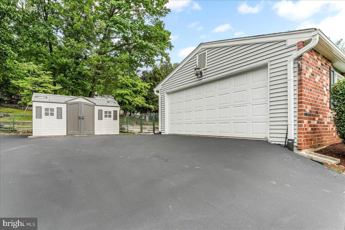 1795 Hillcrest Lane photo 7