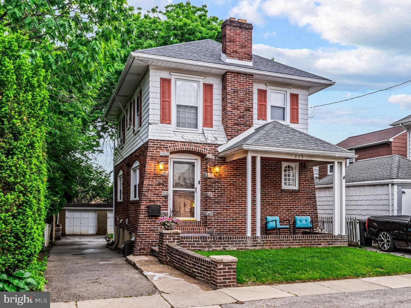213 Yates Avenue photo 2