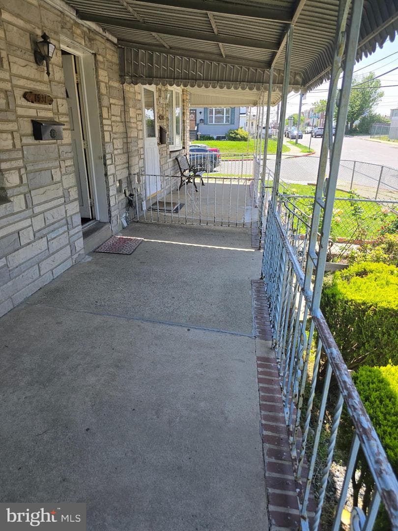 1531 Summit Street photo 3
