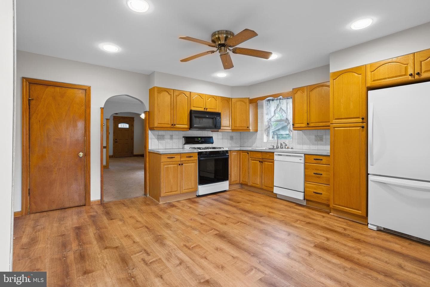 240 Hirst Avenue photo 9
