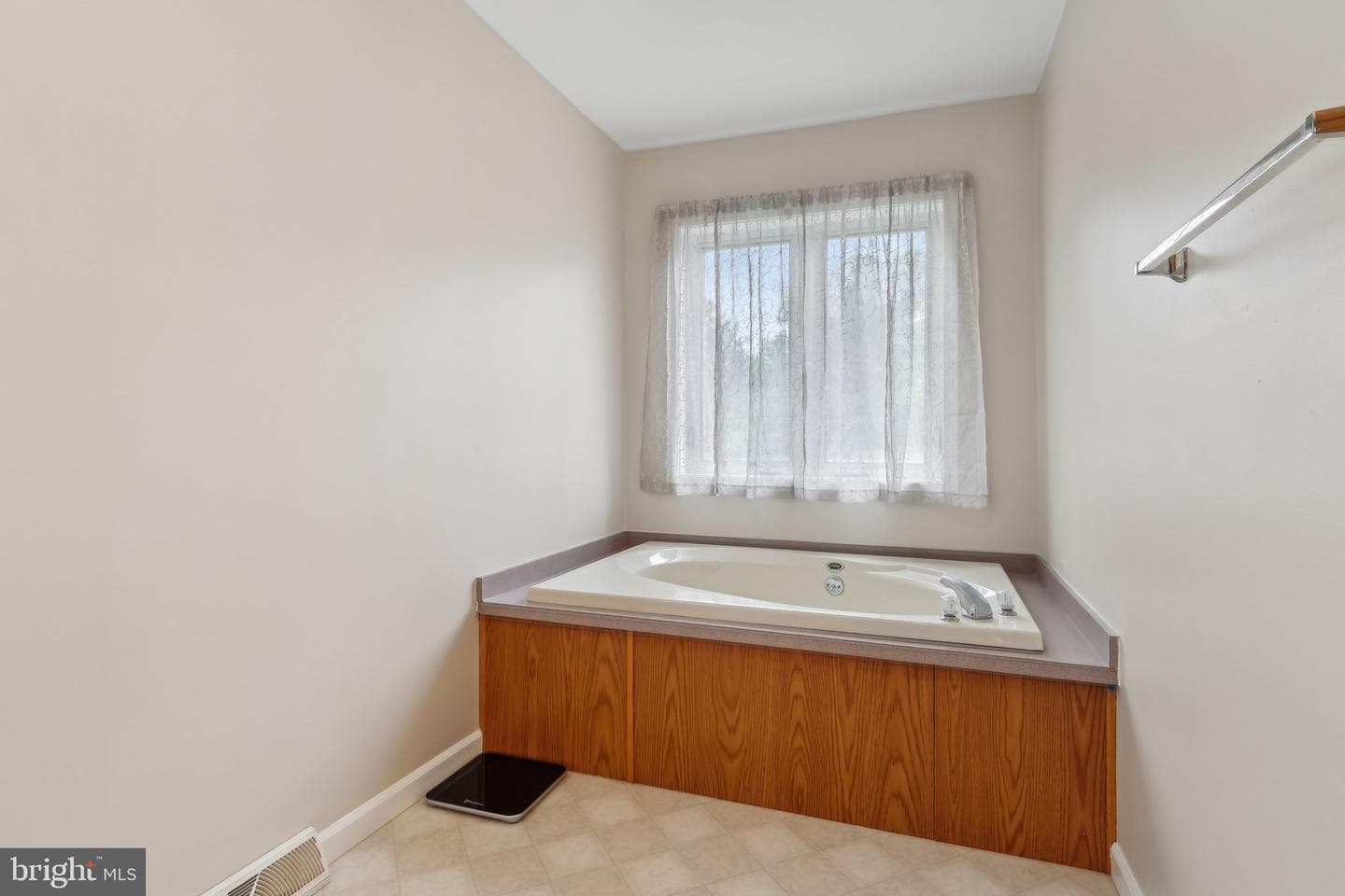 205 Linden Avenue photo 24