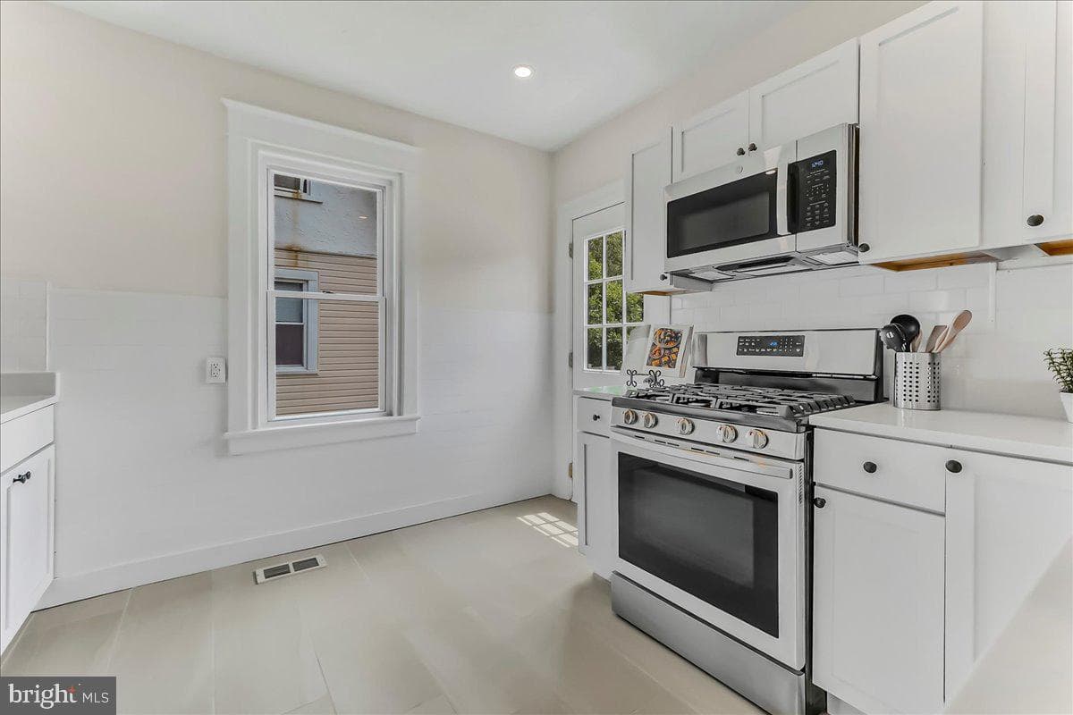 564 9th Avenue photo 12