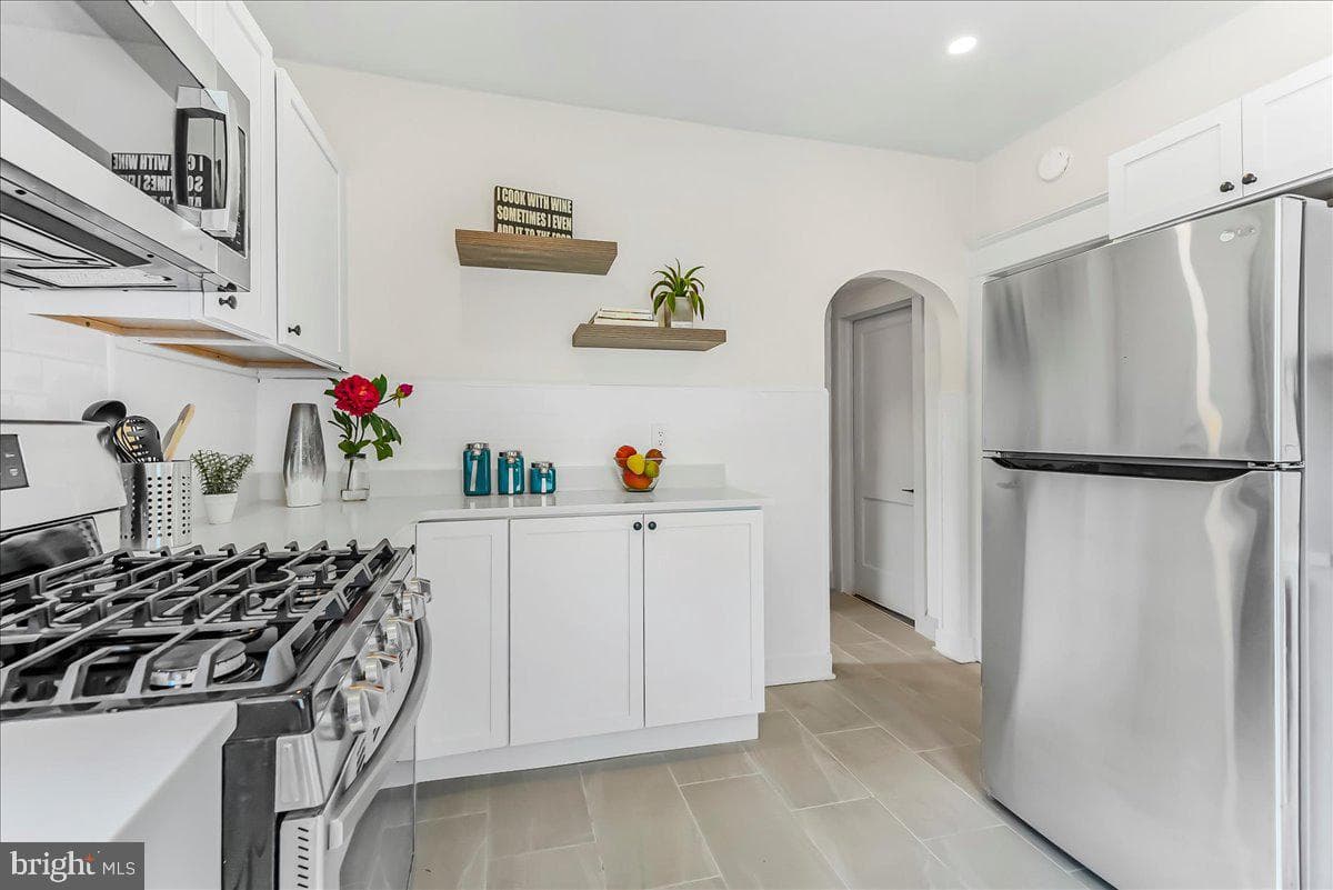 564 9th Avenue photo 16