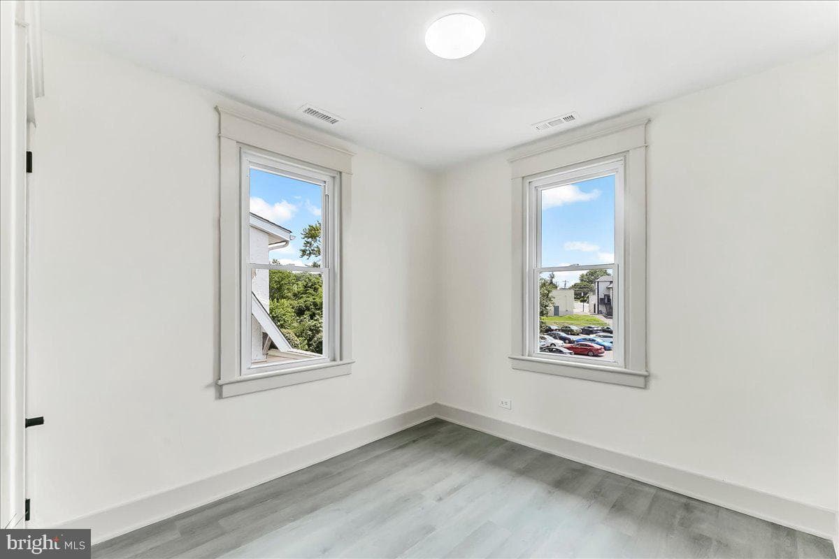 564 9th Avenue photo 23