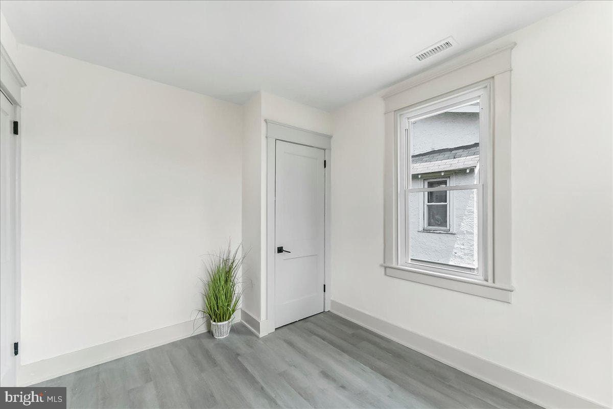 564 9th Avenue photo 24