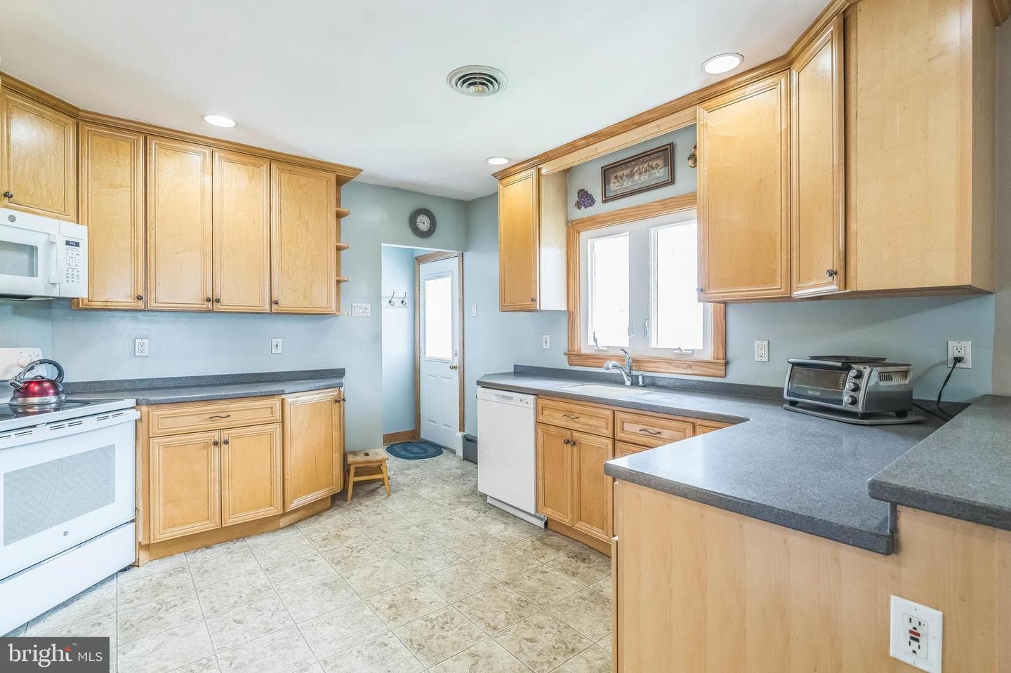 1143 Villanova Avenue photo 21