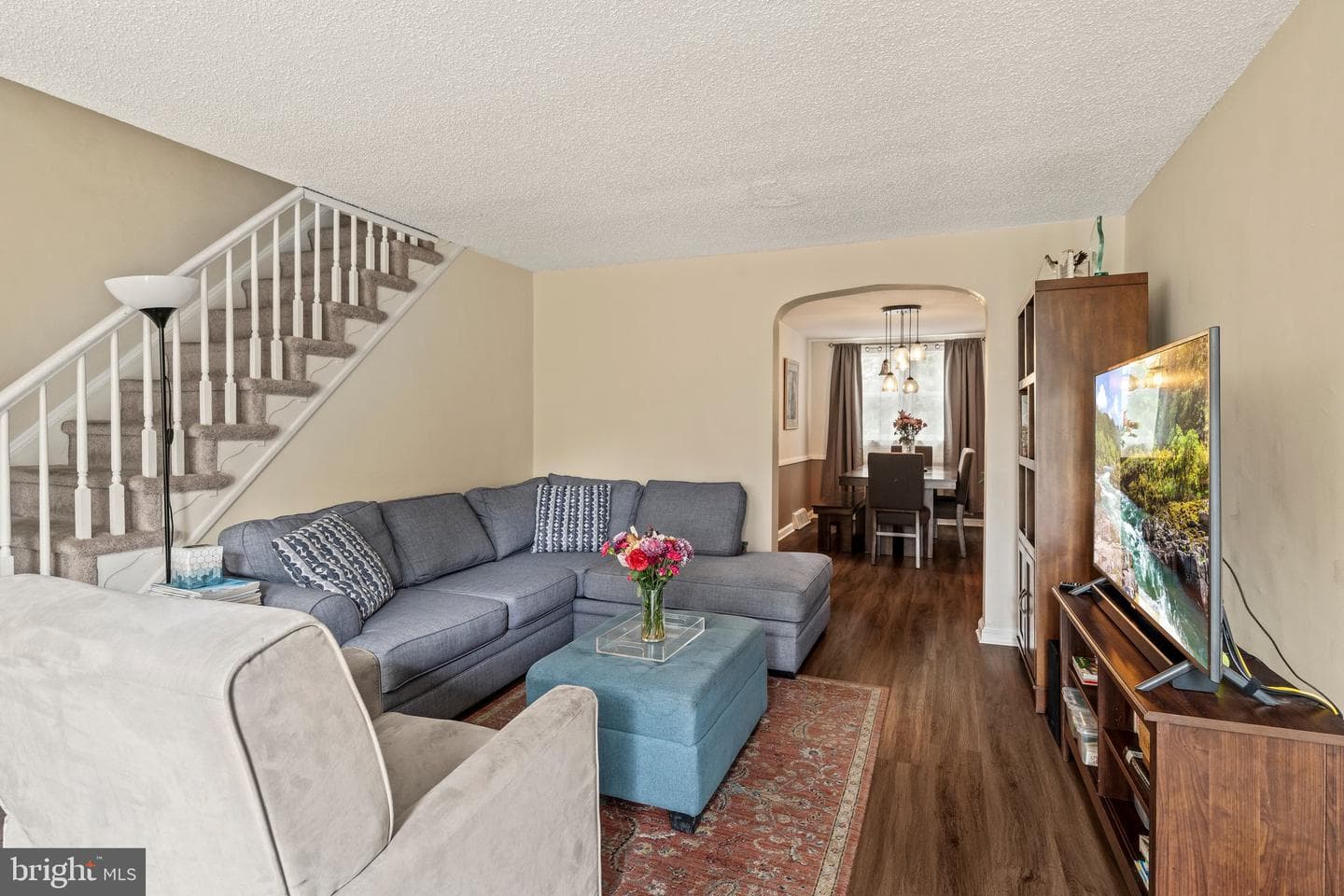2319 Bond Avenue photo 2