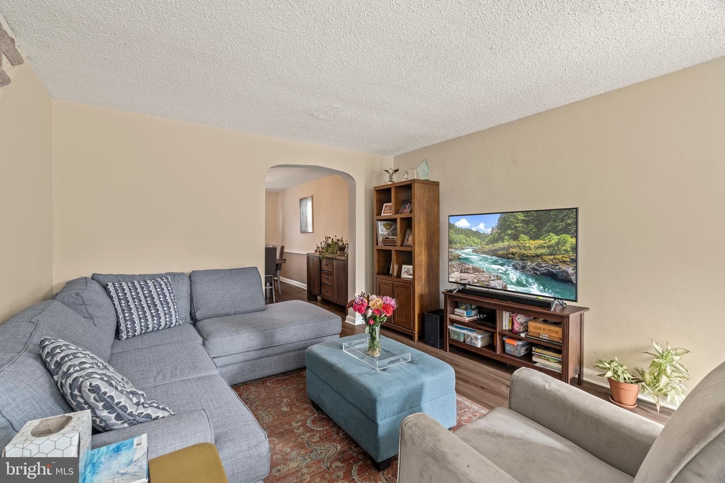 2319 Bond Avenue photo 3
