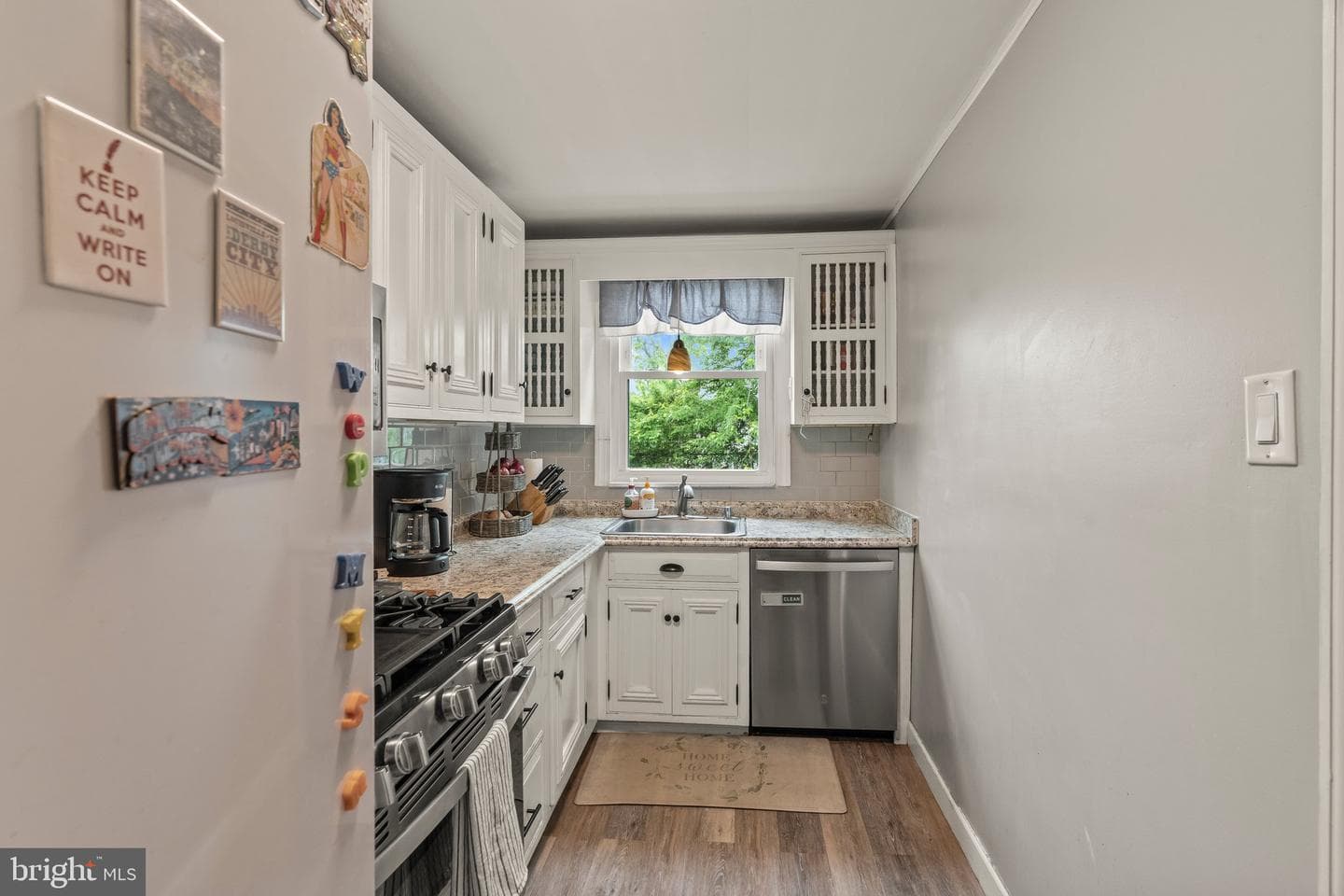 2319 Bond Avenue photo 7