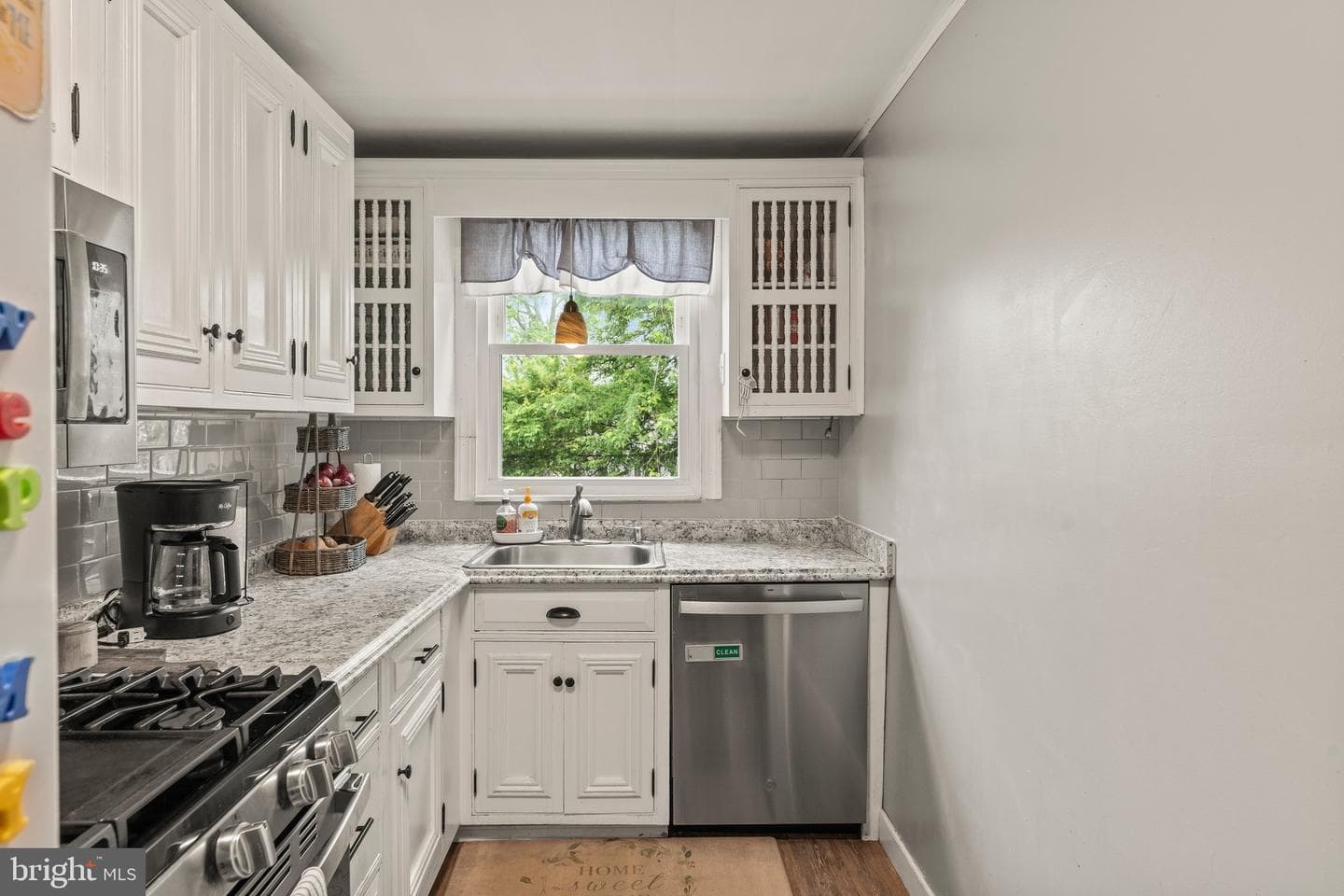 2319 Bond Avenue photo 8