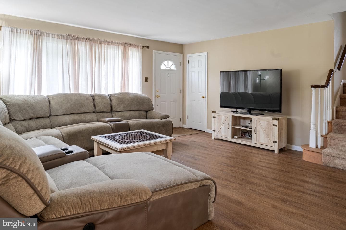 454 N Manor Drive photo 3