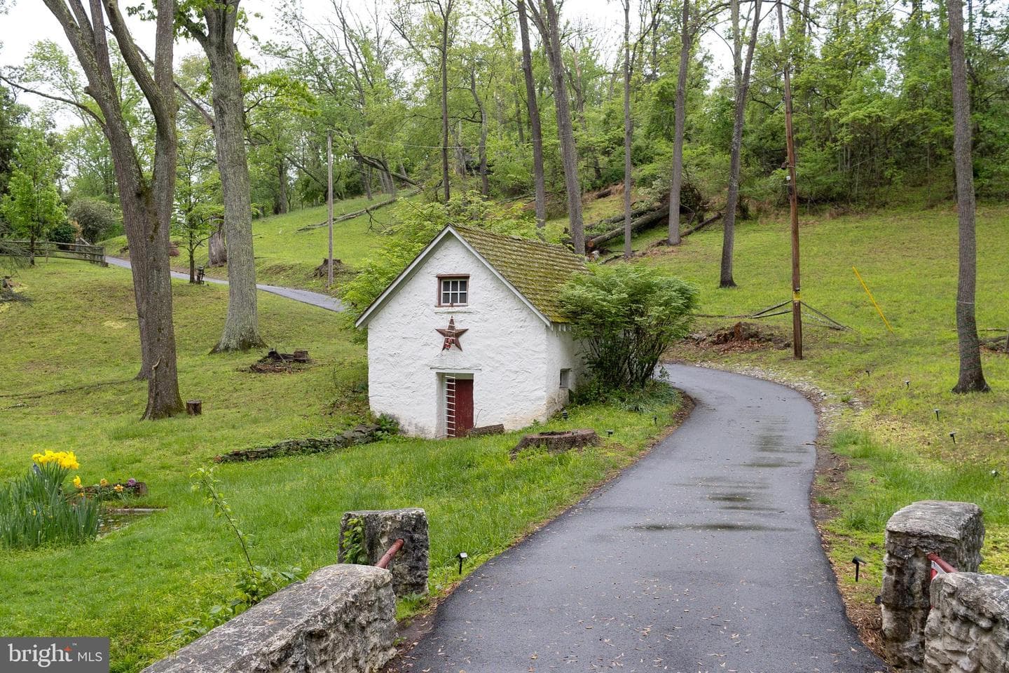 229 Valleybrook Road photo 3