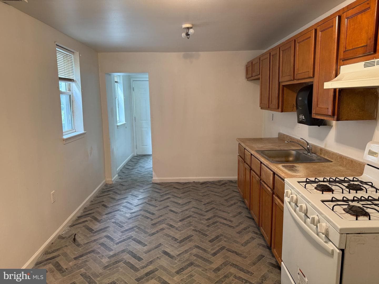 1016 Potter Street photo 5