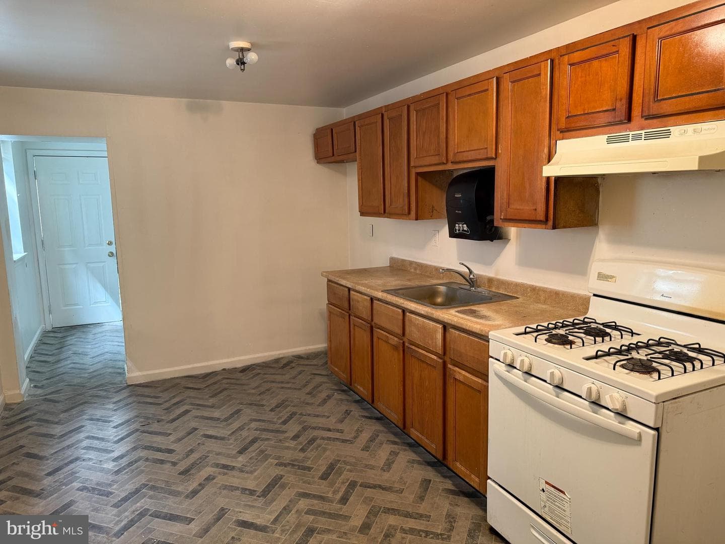 1016 Potter Street photo 6